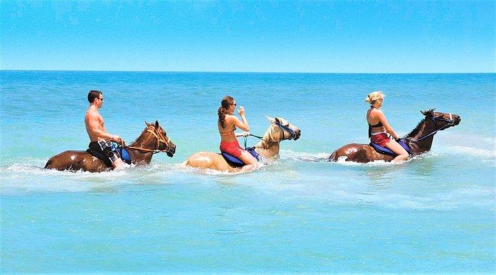 Paseos a caballo personalizados con una de las cuatro aventuras rápidas del río