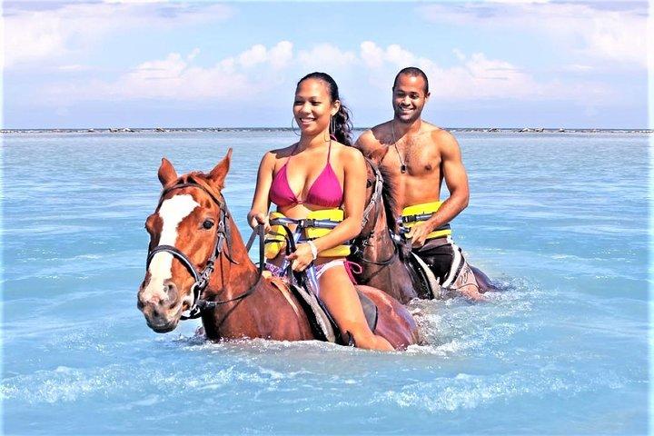 Paseos a caballo personalizados con una de las cuatro aventuras rápidas del río