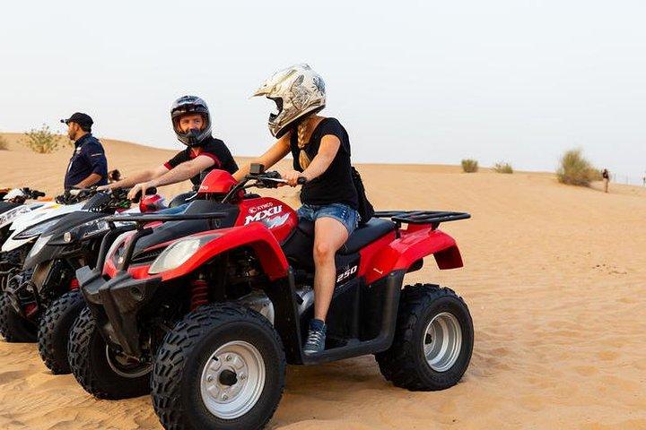 Esperienza in ATV e quad in Qatar con sandboarding