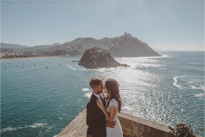 Private Photo Session with a Local Photographer in San Sebastian