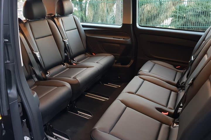 Barcelona El-Prat International Airport Private Arrival Transfer