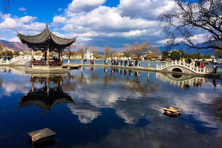 麗江からの美しい田舎道のサイクリングツアー、新華村Heqingへ