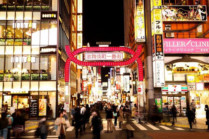 新宿の東京バー巡り：フリーフロー、フルディナー、ゴールデン街