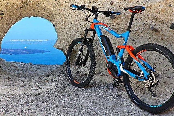Excursão ao pôr do sol da eBike em Santorini