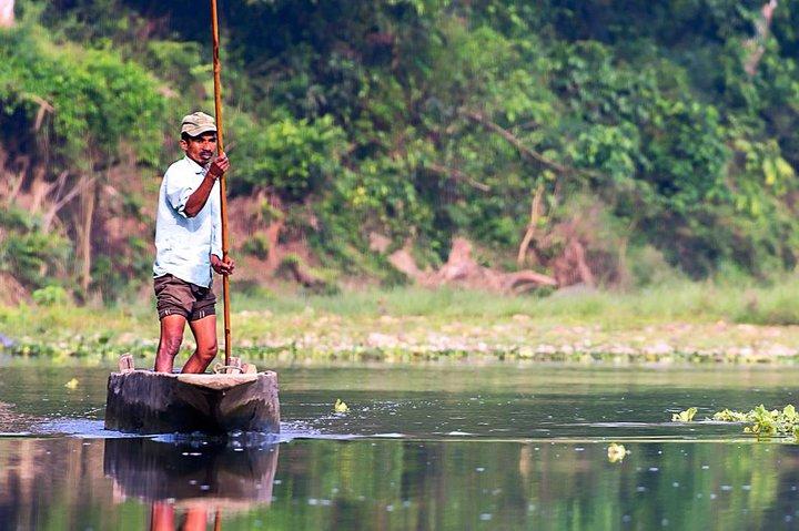 Plejande Pokhara City med fängslande Chitwan Jungle Tour från Katmandu