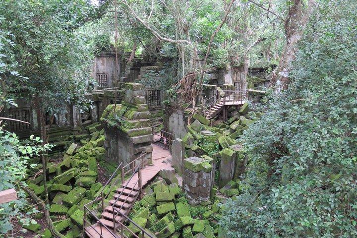 Explore Beng Mealea and Banteay Srei
