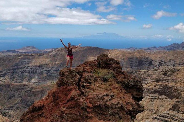 Hiking Pico de Antónia – Summit Adventure & Scenic Views