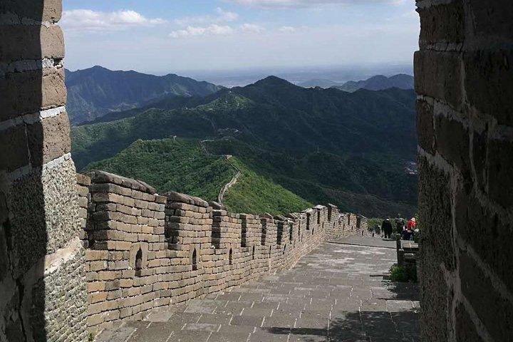 Tour privato di mezza giornata alla Grande Muraglia a Mutianyu incluso il trasporto di andata e ritorno in funivia o in slittino