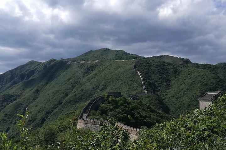 Tour privato di mezza giornata alla Grande Muraglia a Mutianyu incluso il trasporto di andata e ritorno in funivia o in slittino