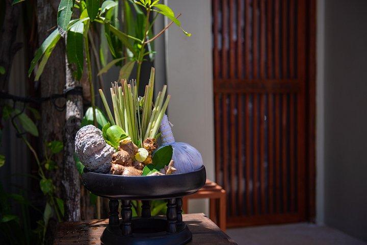 Four Hand Bliss (65 Mins) + Free Pick up or Drop Back