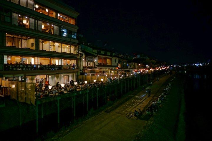 京都プレミアムナイトグルメツアー in 祇園（9品＋料理＋日本酒試飲）