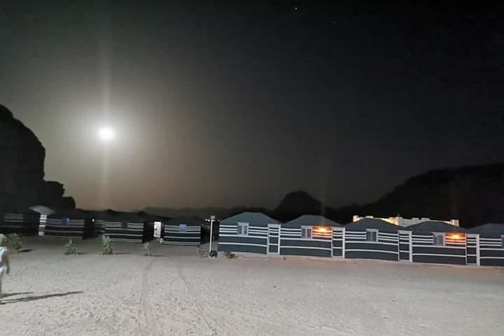 4 Day Tour Petra, Wadi Rum, Aqaba startar från Amman, Döda havet eller flygplatsen