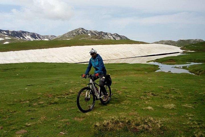 ドゥルミトールリングバイクツアー