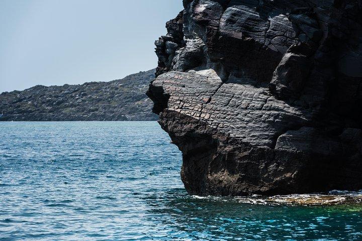 サントリーニ島カルデラ サンセット セーリング クルーズ (ディナーとワイン付き)