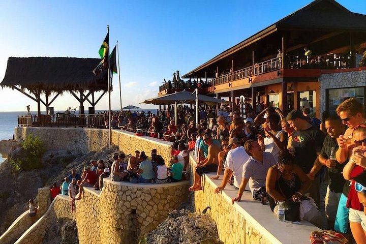 Negril 7 Miles Beach, Ricks Cafe och shopping