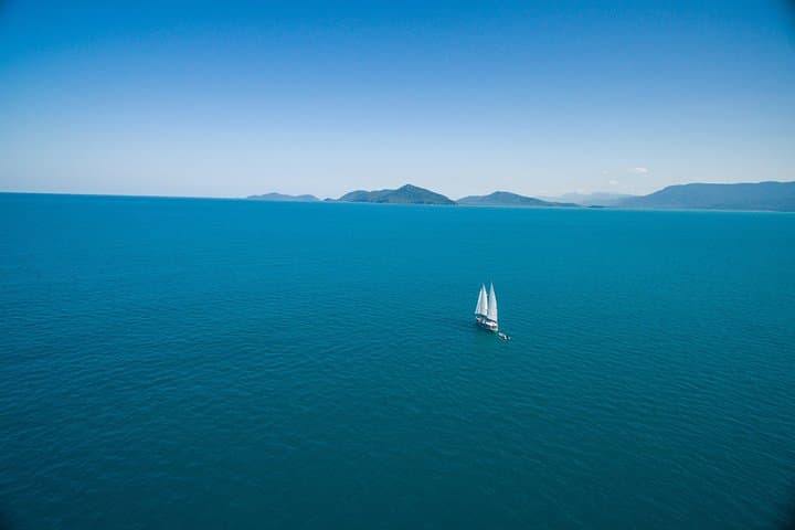 Ocean Free 25 guest Great Barrier Reef & visit Green Island Tour