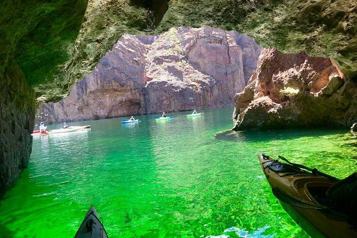 Excursão de Kayak com Shuttle - Hot Springs e Emerald Cave