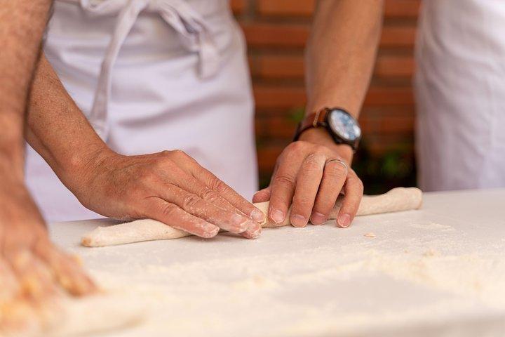 Lezione privata di pasta e tiramisù a casa di Cesarina con degustazione ad Ischia