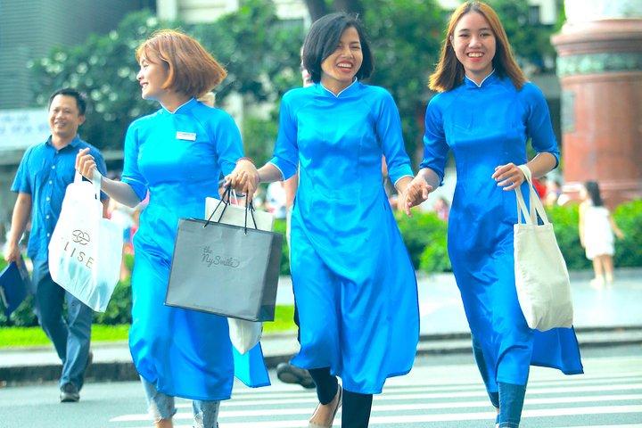 Excursão de compras de meio dia em Saigon de moto - KissTour