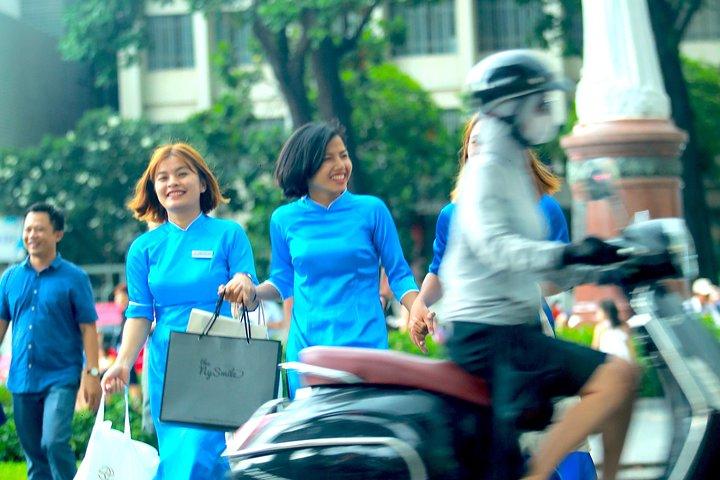 Excursão de compras de meio dia em Saigon de moto - KissTour