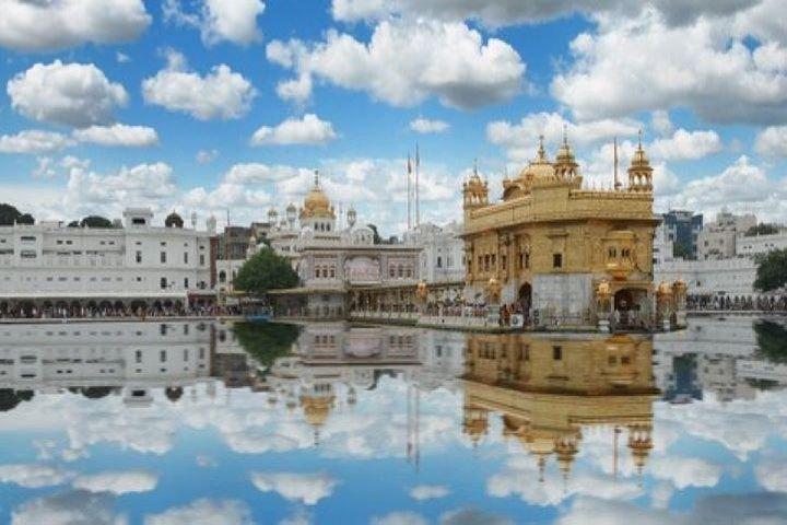 Private Full-day tour of Amritsar: Golden Temple with Gobindgarh Fort & Sadda Pind