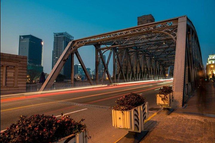 2D Metropolis Shanghai Discovery from Beijing by Fast Train
