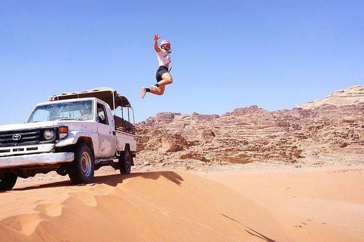 Två timmars jeepsafari "Wadi Rum Höjdpunkter!" med professionell guide