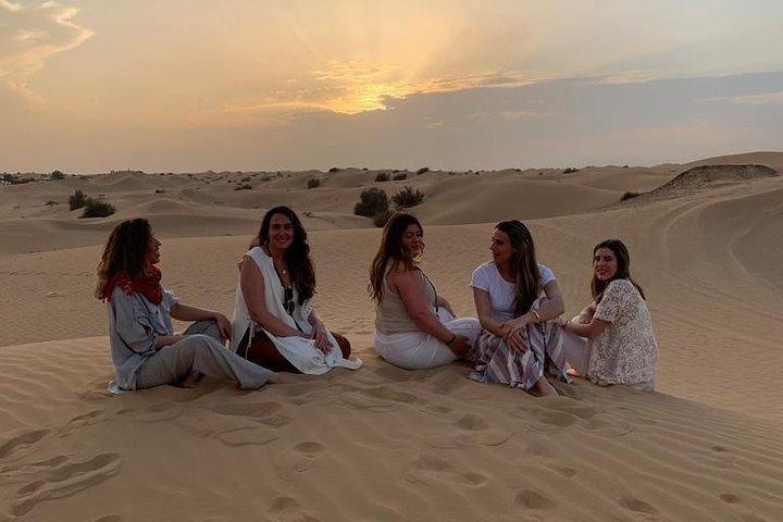 4 heures Dubai Desert Experience : Camel + Sandboard + Falcon Photo