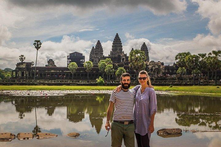 Private guided Full -day Angkor tour with sun set