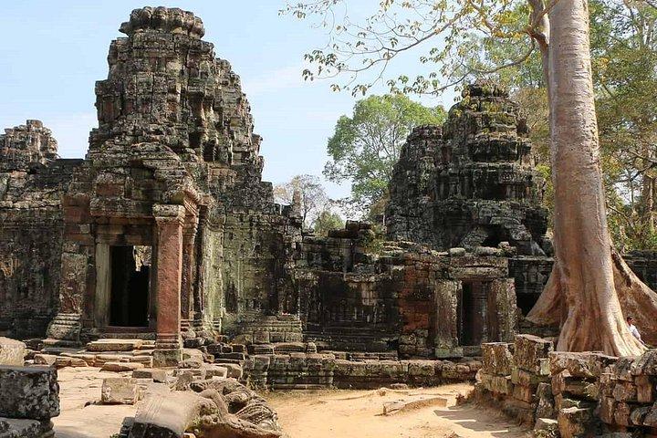 Private guided Full -day Angkor tour with sun set