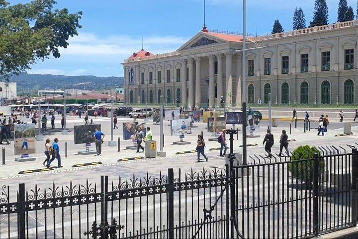 Visite à pied d'une demi-journée dans le centre-ville de San Salvador et dégustation de Pupusas