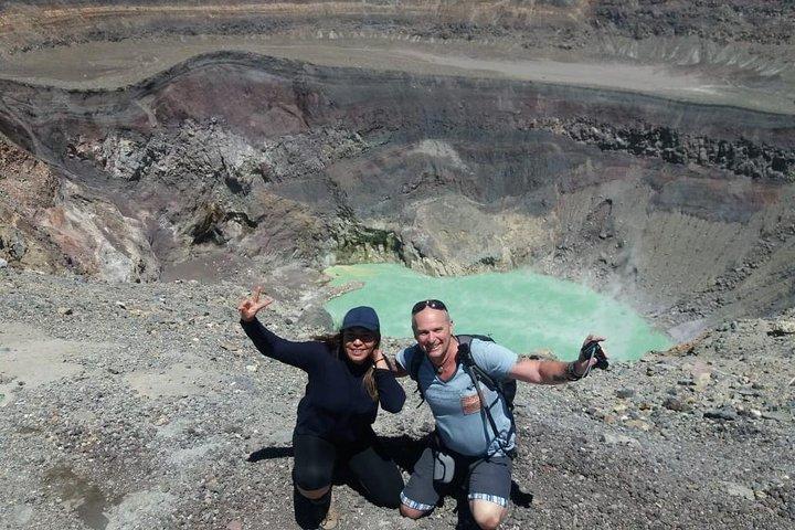 サルファー湖とコアテペケ湖のあるサンタアナ火山ハイキング