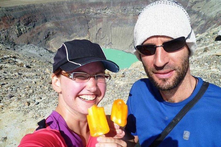 サルファー湖とコアテペケ湖のあるサンタアナ火山ハイキング