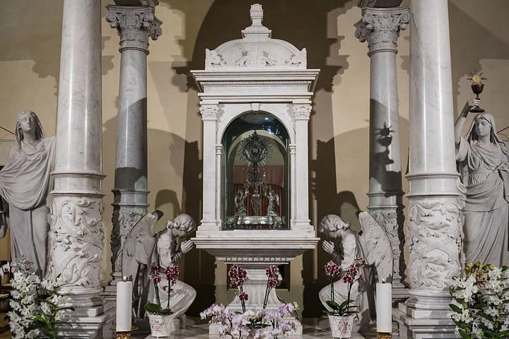 The Eucharistic Miracle & the Holy Face Private Tour from Rome