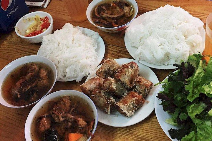 HANOI INCREDIBLE STREET FOODIE TOUR（地元の伝統料理をお楽しみください）