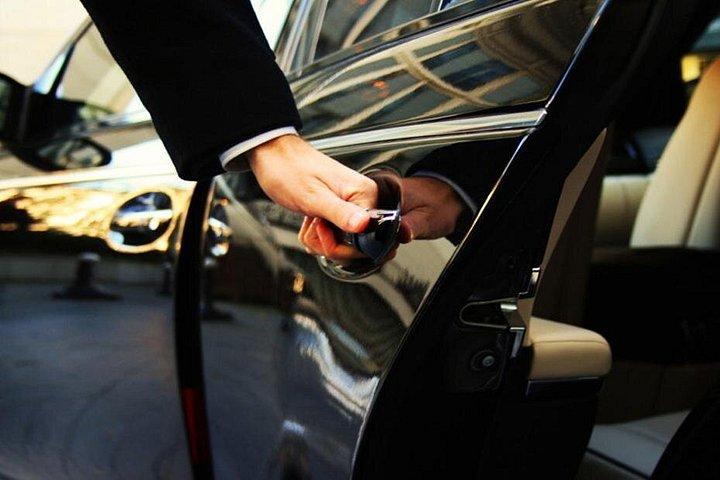 オリエンテーションツアーでVIP空港からホテルへの送迎