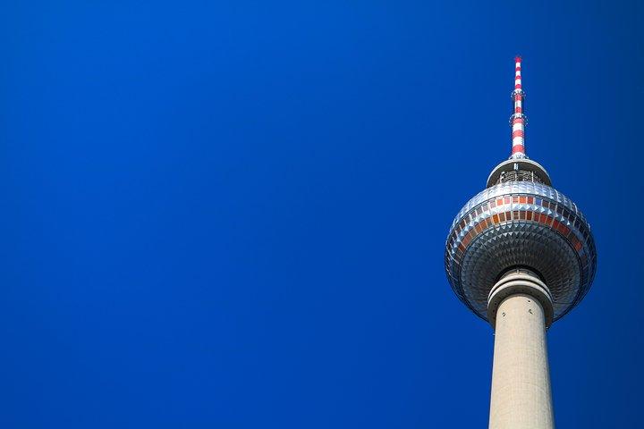 4時間の観光でプラハからベルリンへのプライベートな景観移動