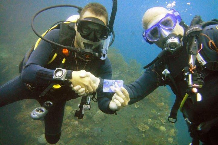Tulambenでのオープンウォーターコース - バリでの認定を取得
