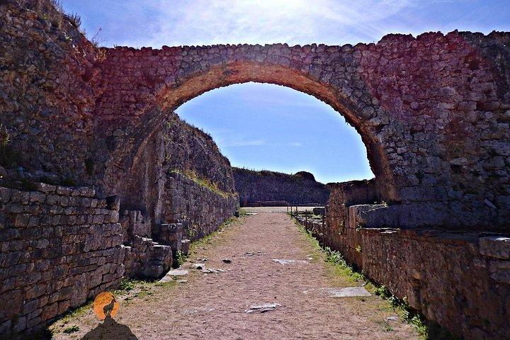 コニンブリガのローマ時代の遺跡とシコの洞窟の発見