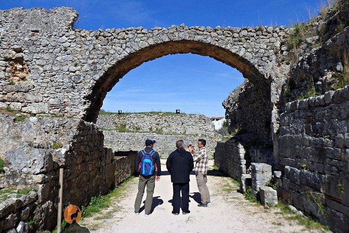 コニンブリガのローマ時代の遺跡とシコの洞窟の発見