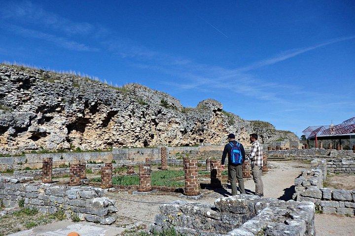 コニンブリガのローマ時代の遺跡とシコの洞窟の発見