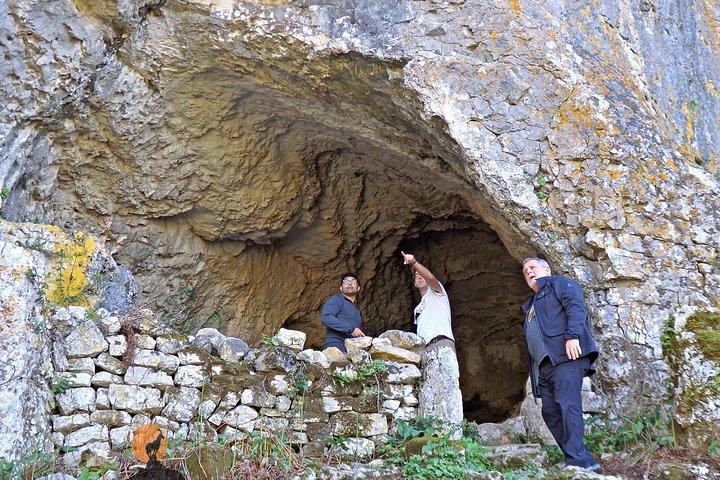 コニンブリガのローマ時代の遺跡とシコの洞窟の発見