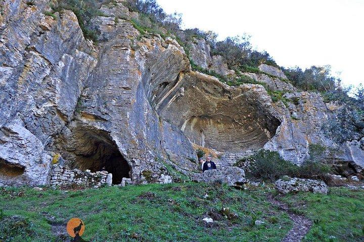 コニンブリガのローマ時代の遺跡とシコの洞窟の発見