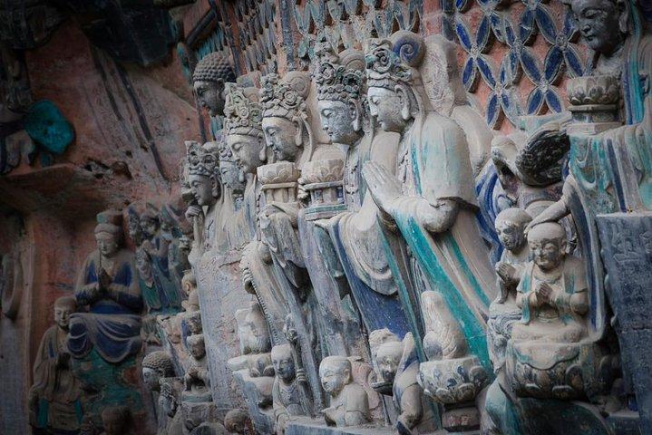重慶の歴史的な日帰りツアー：大足石彫刻とCiqikou村