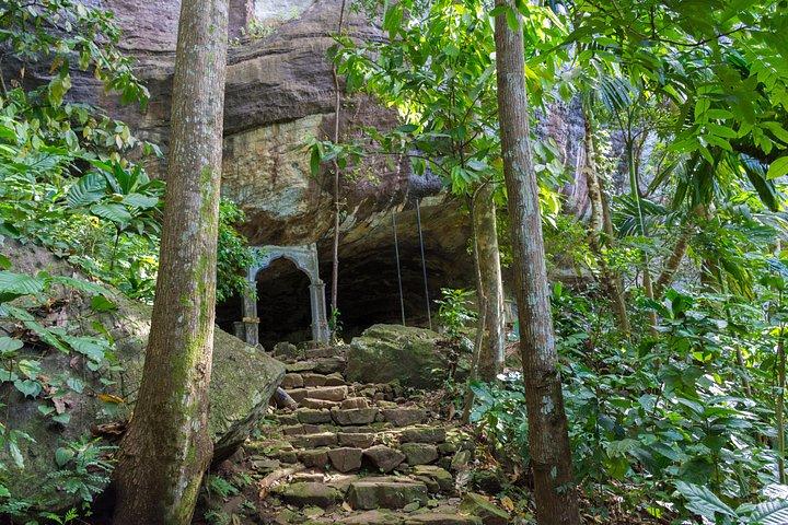 Explore Belilena Cave from Kitulgala