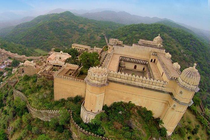 プライベートツアー：UdaipurからKumbhalgarh Fort Tour