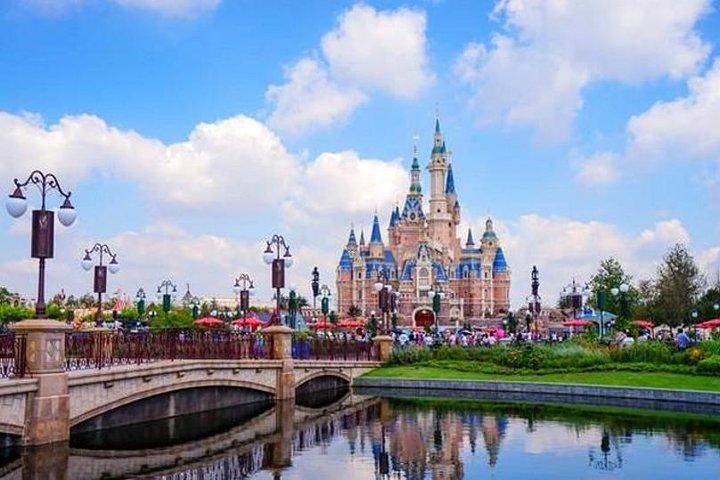Privat transfer fra Shanghai Hongqiao Lufthavn til Shanghai Disneyland