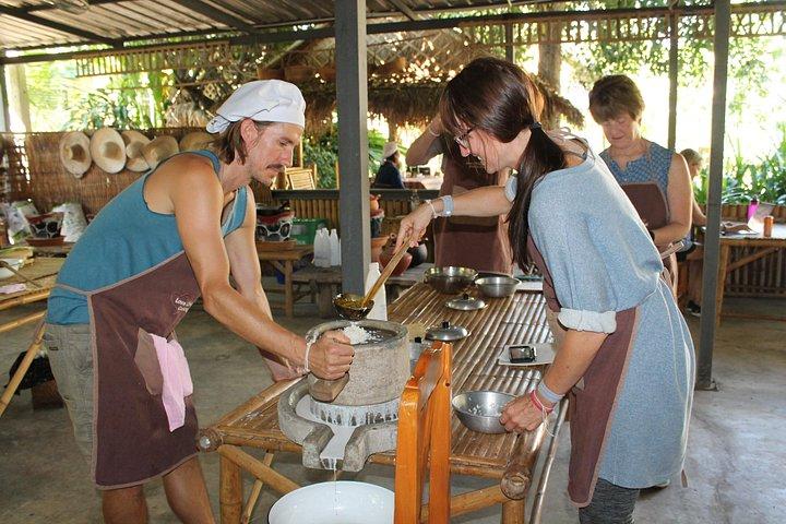 チェンマイ ランナー 地元の人々とタイ北部料理体験