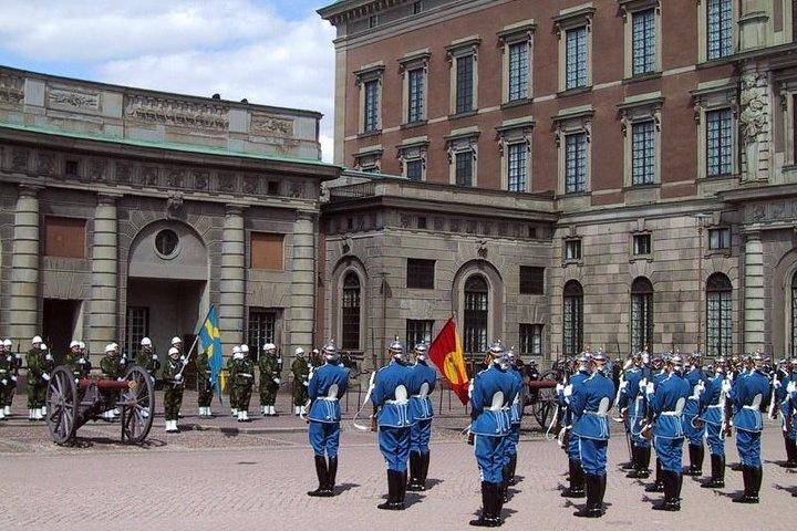 EXCLUSIEVE Grand Walking Stockholm + FIKA met lokale Gids ****