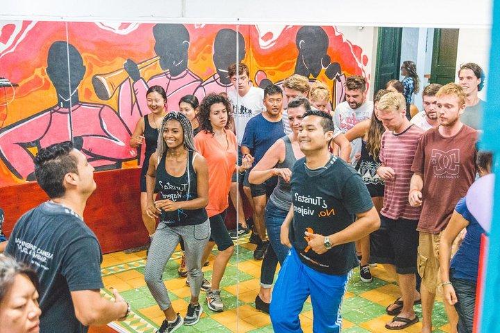 Erleben Sie Salsa Dance Class in Cali